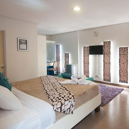 Avenue One Hotel Upper Digos Екстериор снимка