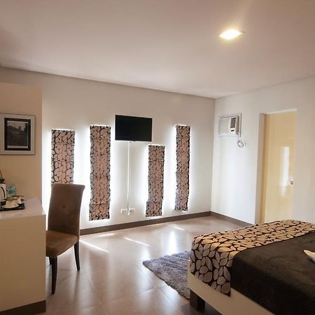 Avenue One Hotel Upper Digos Екстериор снимка