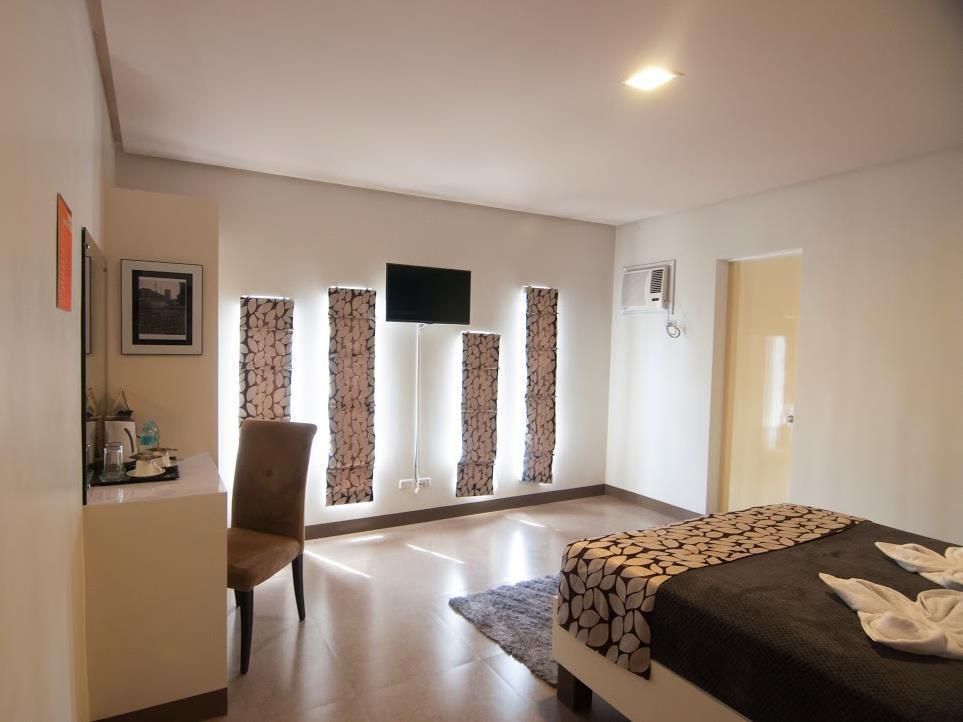 Avenue One Hotel Upper Digos Екстериор снимка
